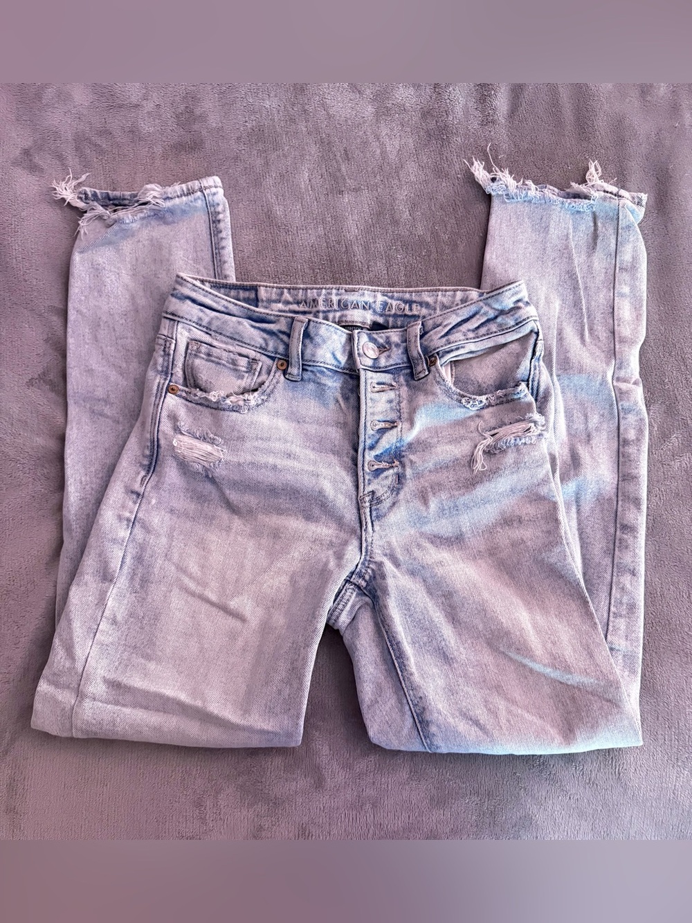 American Eagle Strigid Mom Jeans Size 2 Light Wash Distressed Ripped
